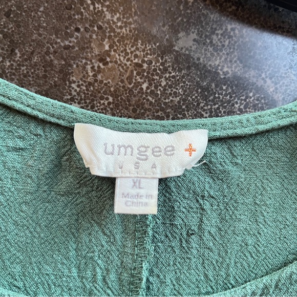 Umgee Linen Blend Top with Crochet Sleeves - Size XL/1X - Picture 8 of 16